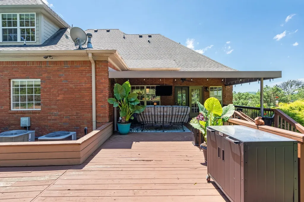 8216 W Chase Court Nashville TN 37221