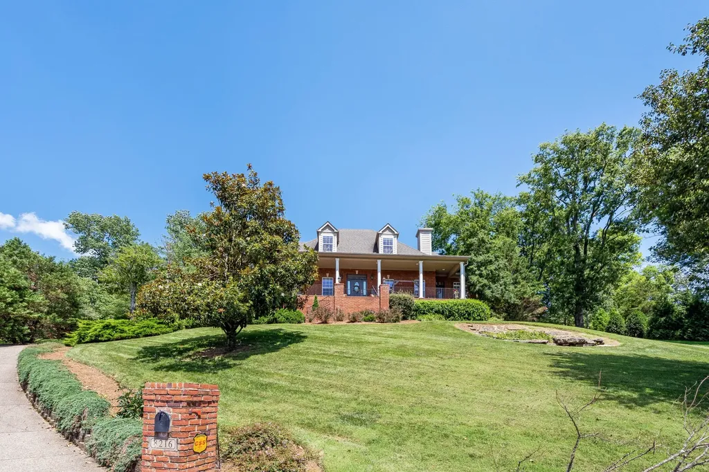 8216 W Chase Court Nashville TN 37221