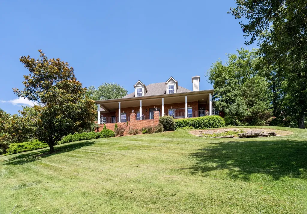 8216 W Chase Court Nashville TN 37221