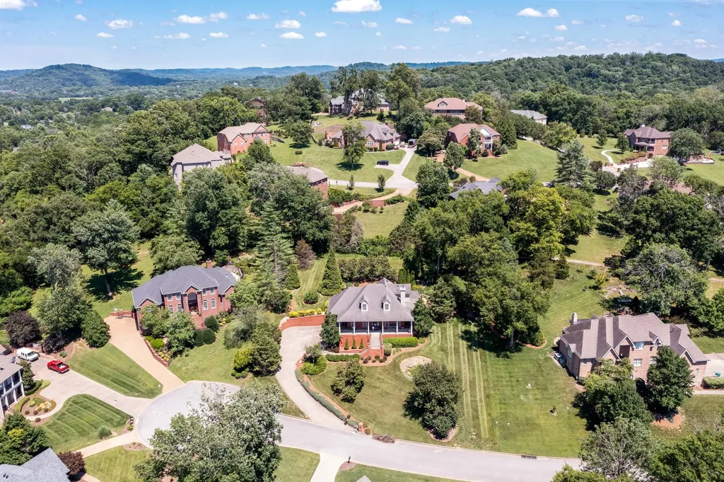 8216 W Chase Court Nashville TN 37221