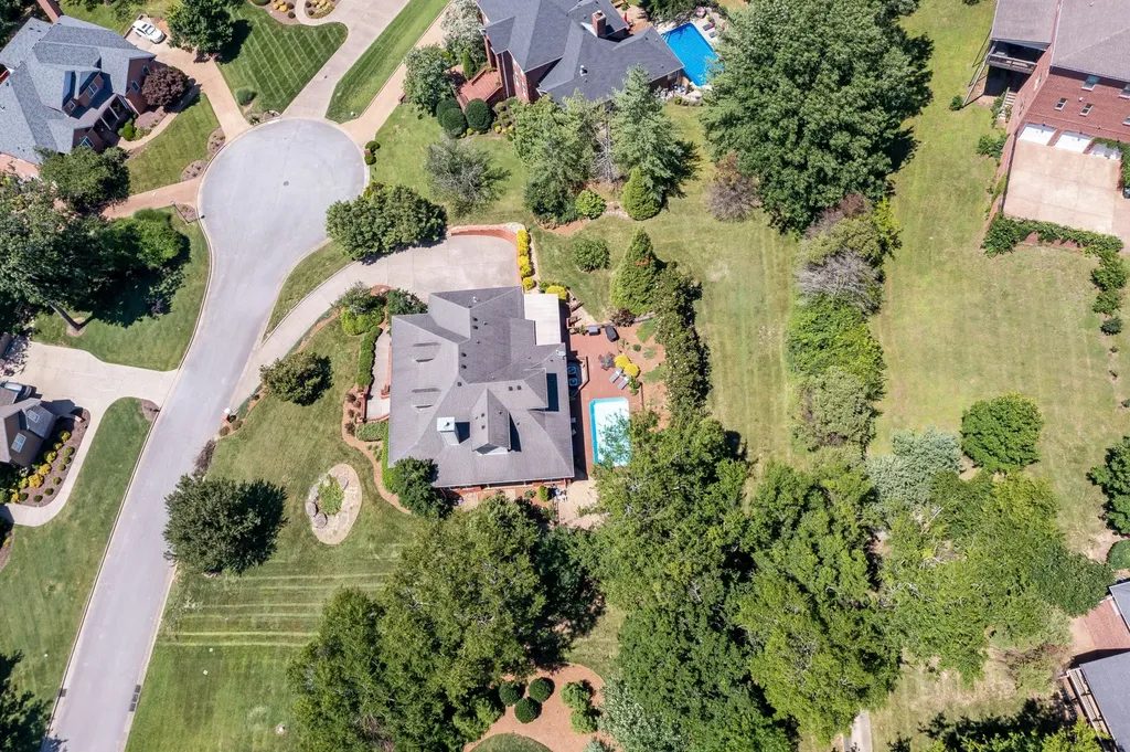 8216 W Chase Court Nashville TN 37221