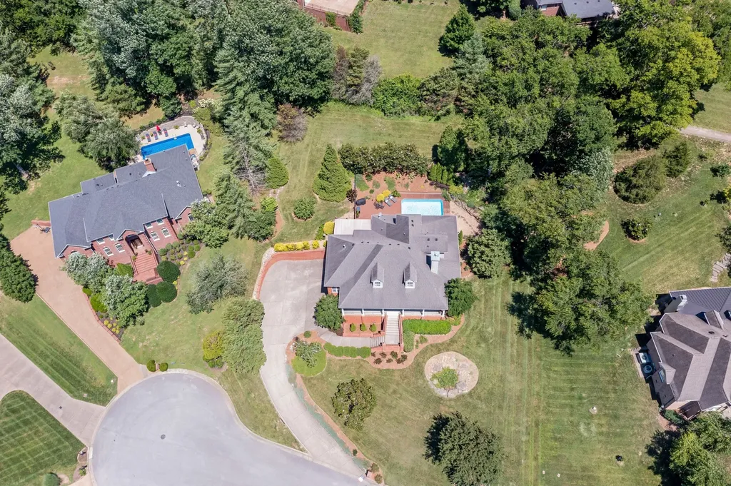 8216 W Chase Court Nashville TN 37221