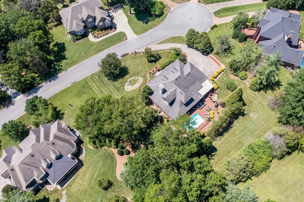 8216 W Chase Court Nashville TN 37221