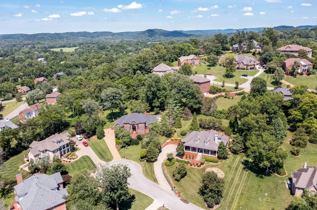 8216 W Chase Court Nashville TN 37221