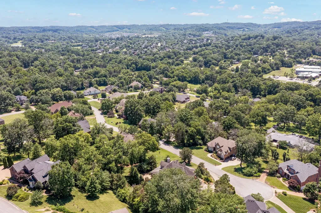 8216 W Chase Court Nashville TN 37221