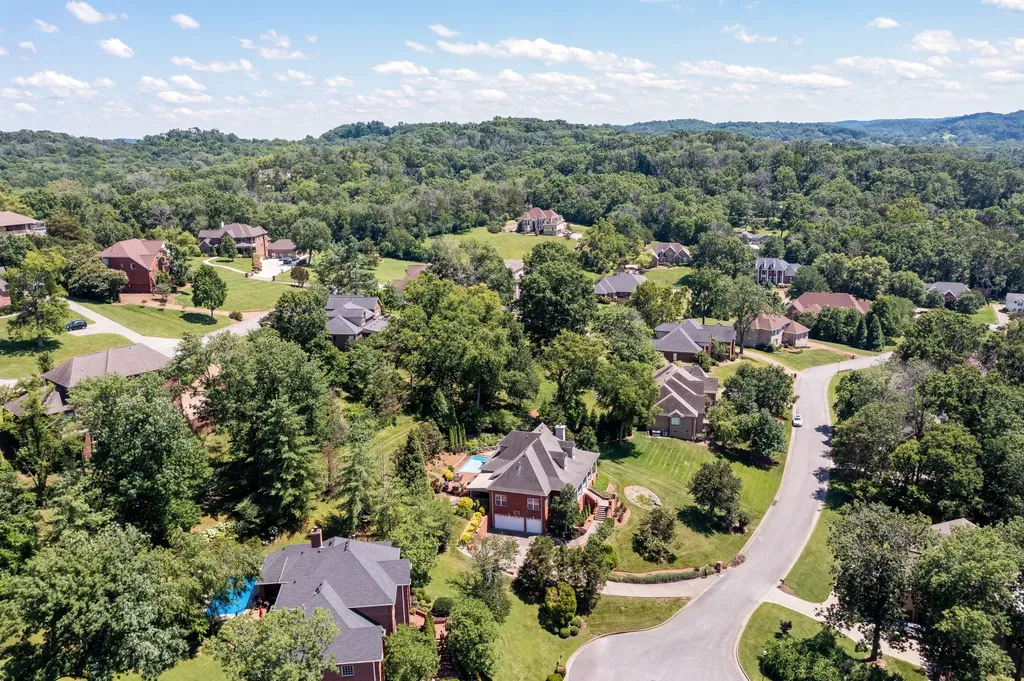 8216 W Chase Court Nashville TN 37221