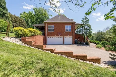8216 W Chase Court Nashville TN 37221