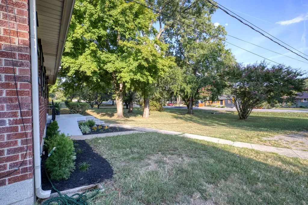 2538 Woodberry Drive Nashville TN 37214