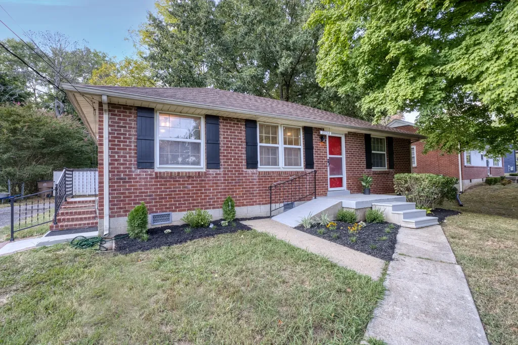 2538 Woodberry Drive Nashville TN 37214