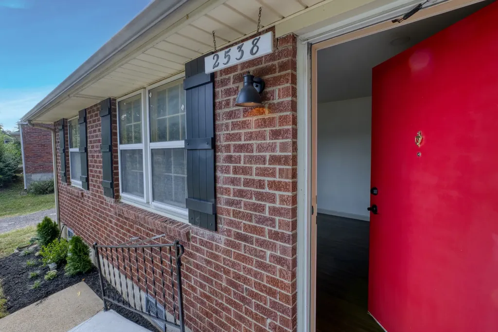 2538 Woodberry Drive Nashville TN 37214