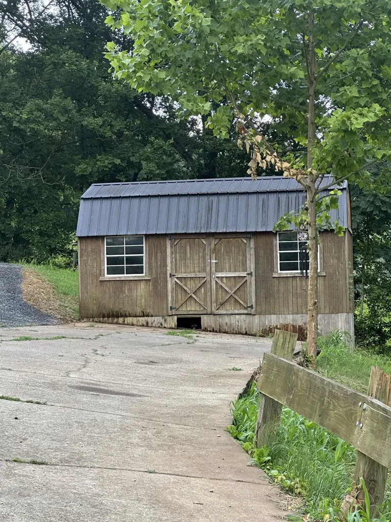 45 Friendship Hollow Road, N Pleasant Shade TN 37145
