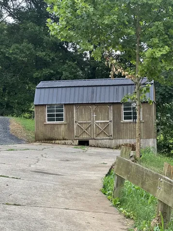 45 Friendship Hollow Road, N Pleasant Shade TN 37145