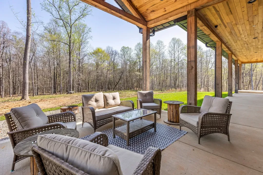 610 Dogwood Way Burns TN 37029