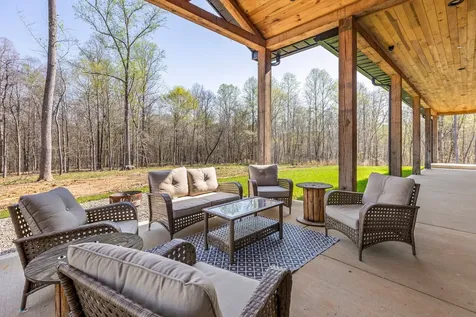 610 Dogwood Way Burns TN 37029