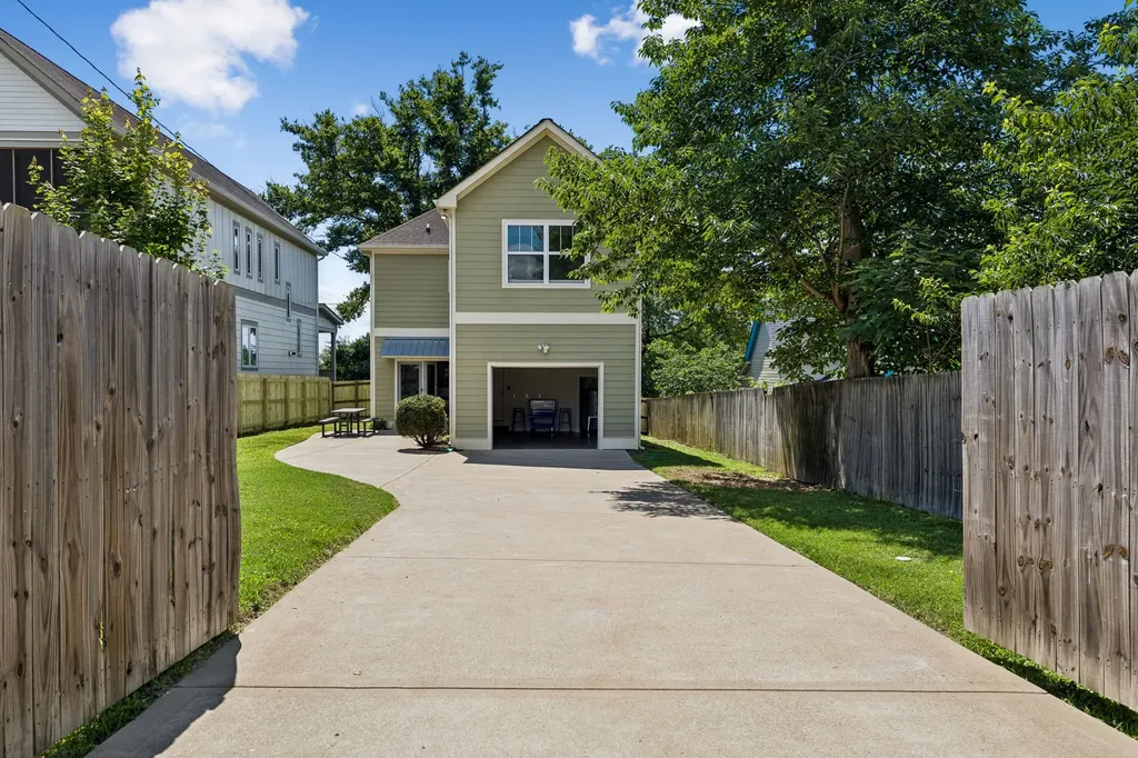 706 47th Ave, N Nashville TN 37209