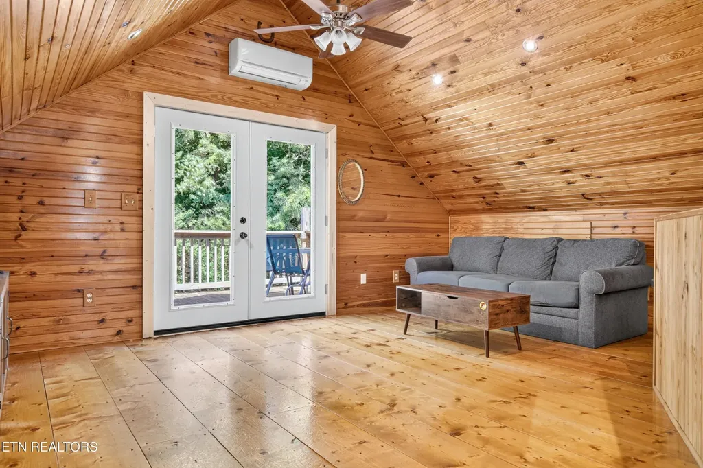 105 Foothills Road Pikeville TN 37367