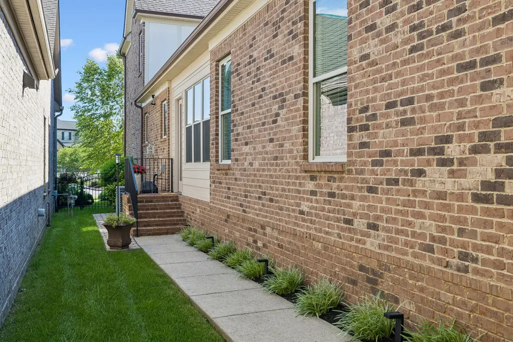 1668 Kelvington Boulevard Gallatin TN 37066