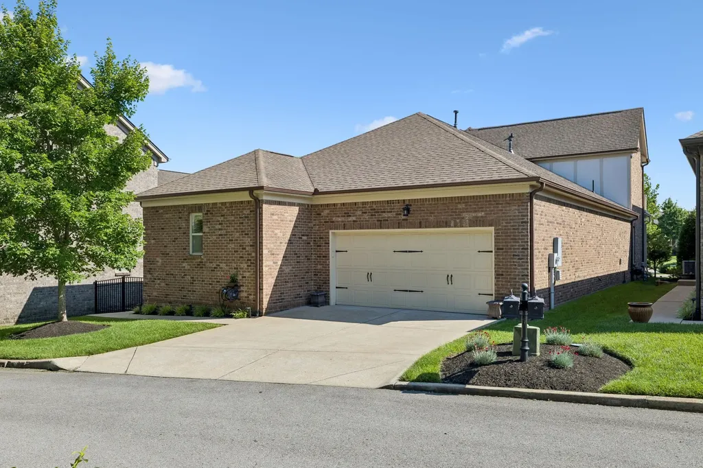 1668 Kelvington Boulevard Gallatin TN 37066