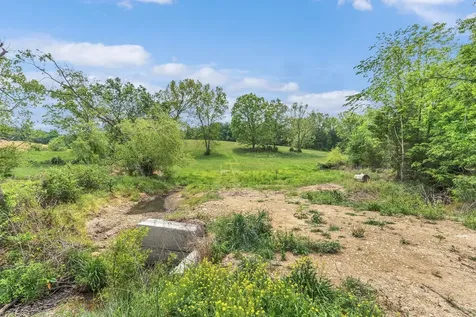 1528 Fairfield Road Westmoreland TN 37186