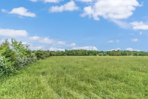 1528 Fairfield Road Westmoreland TN 37186