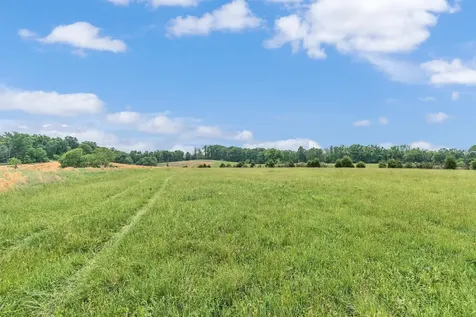 1528 Fairfield Road Westmoreland TN 37186