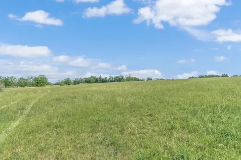 1528 Fairfield Road Westmoreland TN 37186