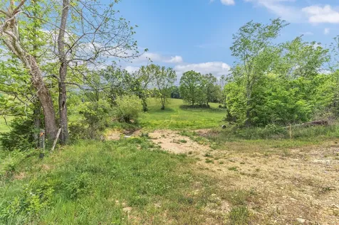 1528 Fairfield Road Westmoreland TN 37186