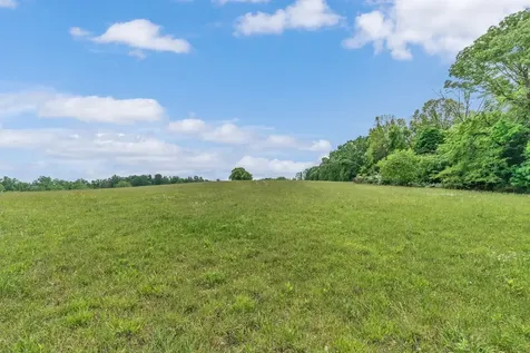 1528 Fairfield Road Westmoreland TN 37186
