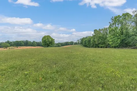 1528 Fairfield Road Westmoreland TN 37186