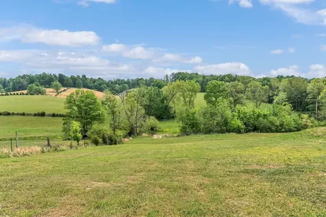 1528 Fairfield Road Westmoreland TN 37186