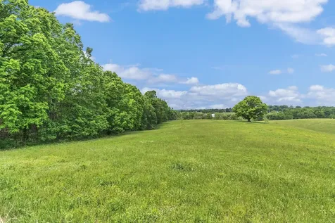 1528 Fairfield Road Westmoreland TN 37186