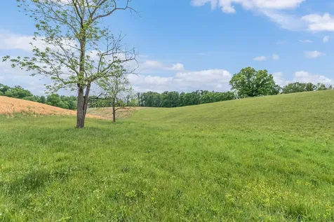 1528 Fairfield Road Westmoreland TN 37186