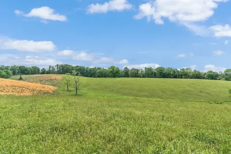 1528 Fairfield Road Westmoreland TN 37186