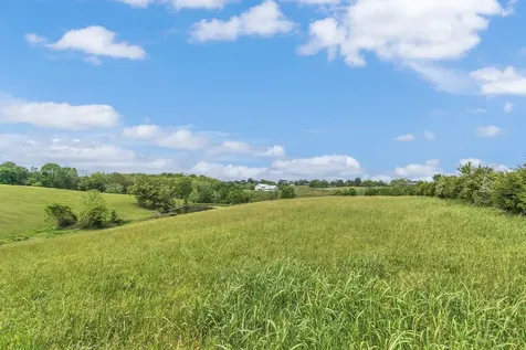 1528 Fairfield Road Westmoreland TN 37186