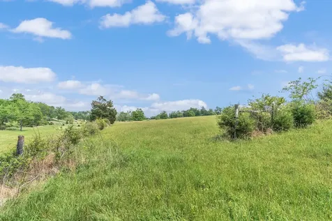 1528 Fairfield Road Westmoreland TN 37186