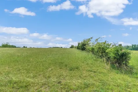 1528 Fairfield Road Westmoreland TN 37186