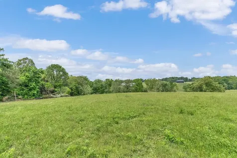 1528 Fairfield Road Westmoreland TN 37186