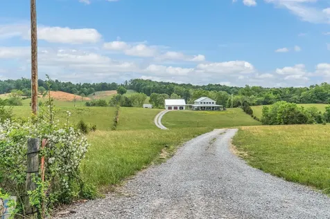 1528 Fairfield Road Westmoreland TN 37186