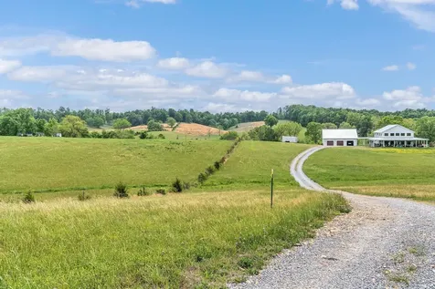 1528 Fairfield Road Westmoreland TN 37186