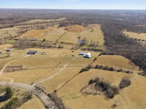 1528 Fairfield Road Westmoreland TN 37186