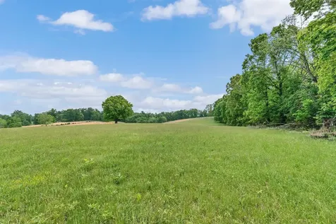 1528 Fairfield Road Westmoreland TN 37186