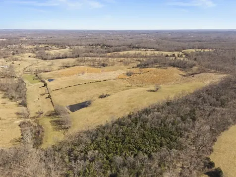 1528 Fairfield Road Westmoreland TN 37186