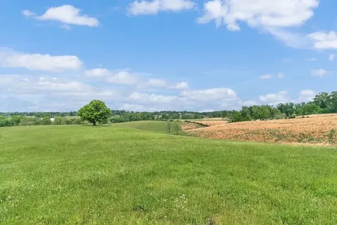 1528 Fairfield Road Westmoreland TN 37186