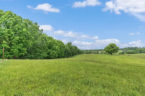1528 Fairfield Road Westmoreland TN 37186