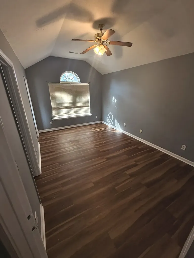1303 E Nir Shreibman Boulevard La Vergne TN 37086