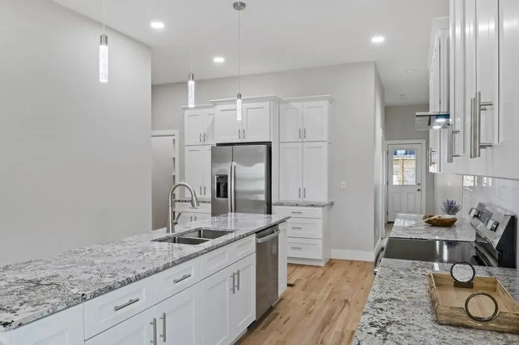 2409B 14th Ave, N Nashville TN 37208