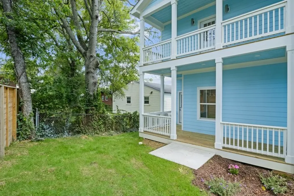 2409B 14th Ave, N Nashville TN 37208