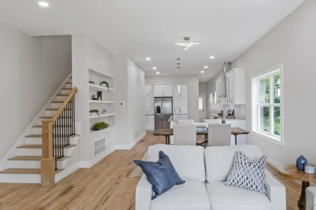 2409B 14th Ave, N Nashville TN 37208