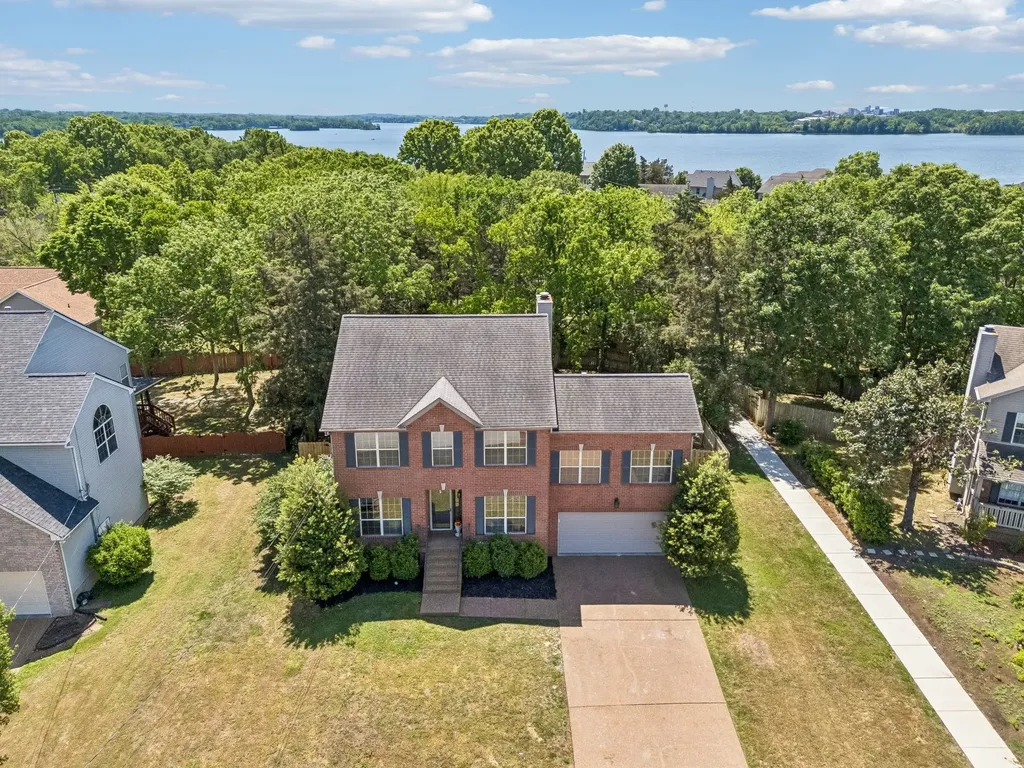 105 Hampton Court Hendersonville TN 37075