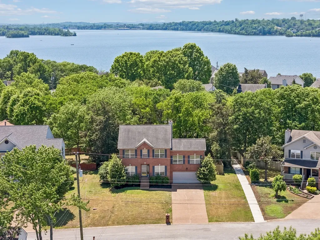 105 Hampton Court Hendersonville TN 37075